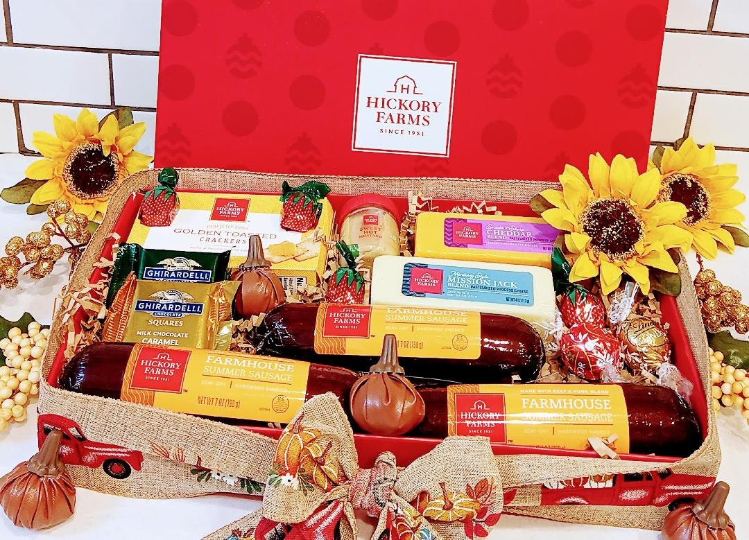 Hickory Farms Deluxe Holiday Thanksgiving Gourmet Beef Sausages Cheese Crackers Lindt Ghirardelli Chocolate Gift Basket Box