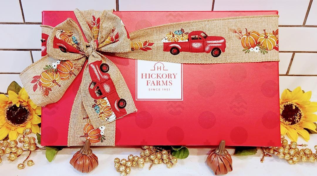 Hickory Farms Deluxe Holiday Thanksgiving Gourmet Beef Sausages Cheese Crackers Lindt Ghirardelli Chocolate Gift Basket Box